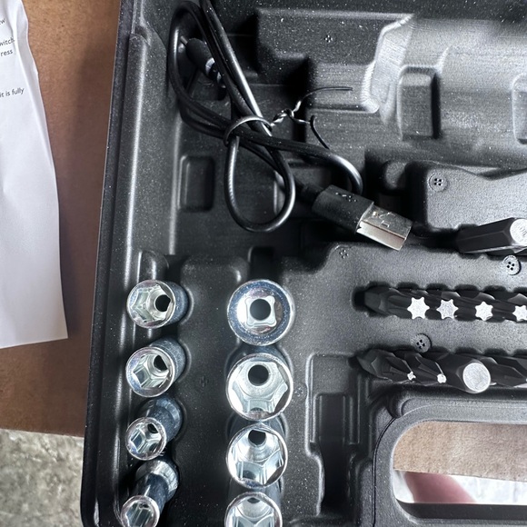 Cordless Screwdriver Set, Rechargeable, with attachments, New in Hard Case - Picture 6 of 9